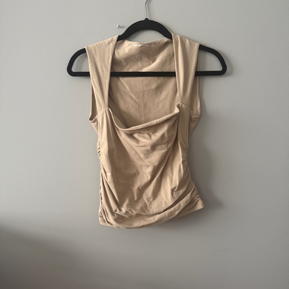 Abercrombie & Fitch Ava Soft Matte Seamless Top in Beige, size M - Picture 7 of 9